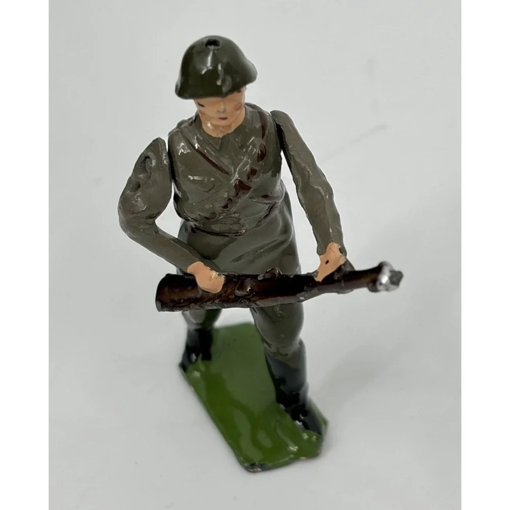 Britains LTD Toy Soldier 2032 Red Army Infantry Soldiers on Parade Moveable Arms